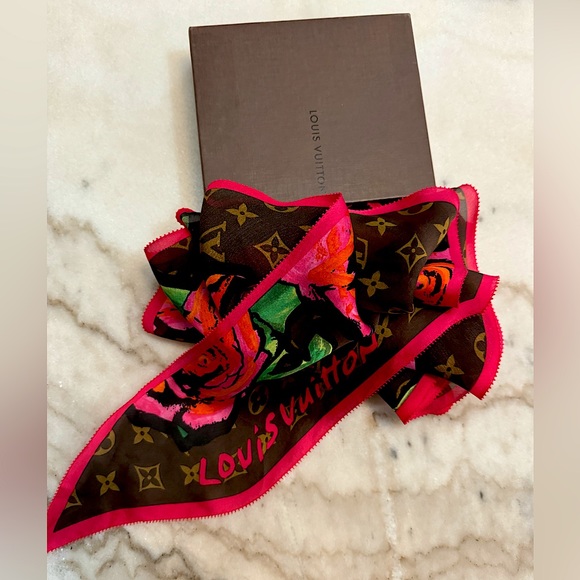 🌹💚 LV x Stephen Sprouse Monogram Roses Silk Scarf. S/S 2009 🌺 🟢 - Picture 9 of 13